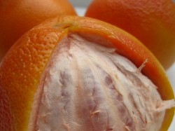 грейпфрут со снятой кожурой крупным планом